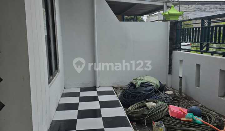 teras rumah pusat kota murah di