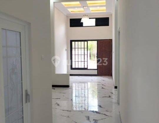 ruang keluarga rumah baru minimalis siap huni