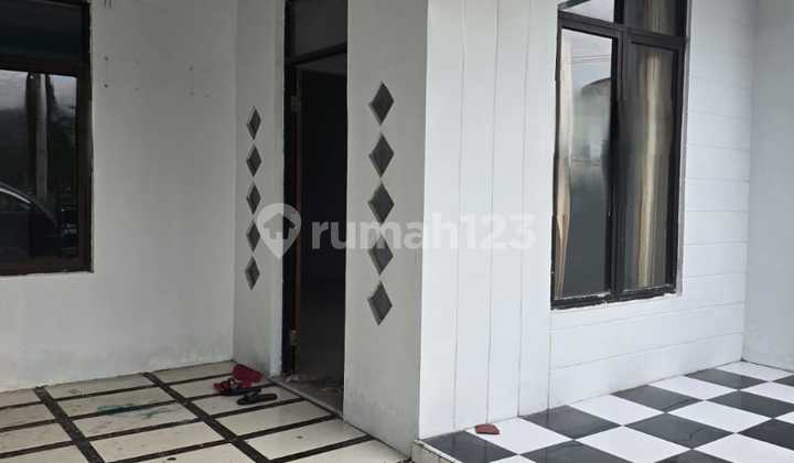 teras rumah pusat kota murah di