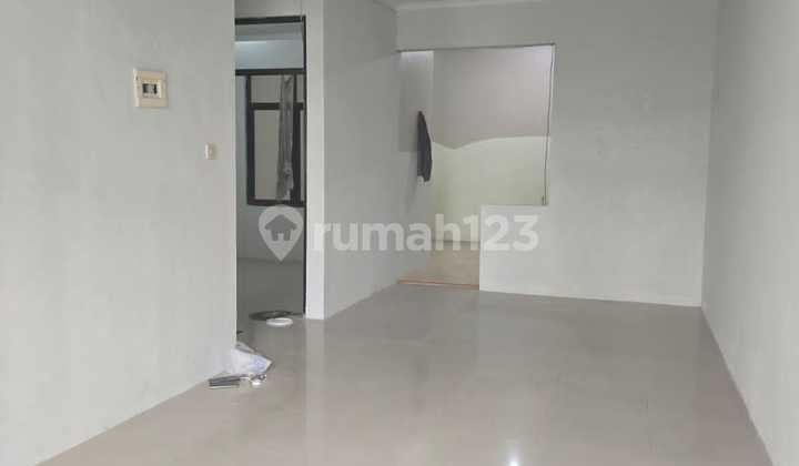 ruang tamu rumah pusat kota murah di