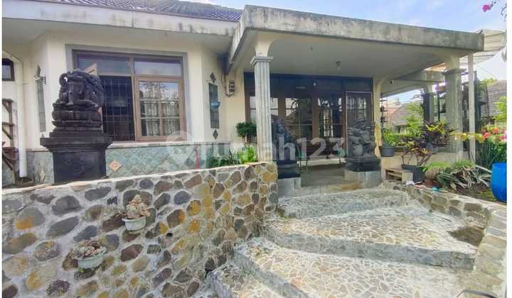 Rumah Luas Strategis Hook Gegerkalong Bandung