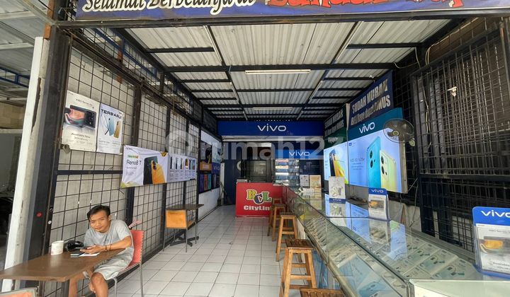 Auctioned shophouse in the city center of Astana Anyar, Bandung, West Java.