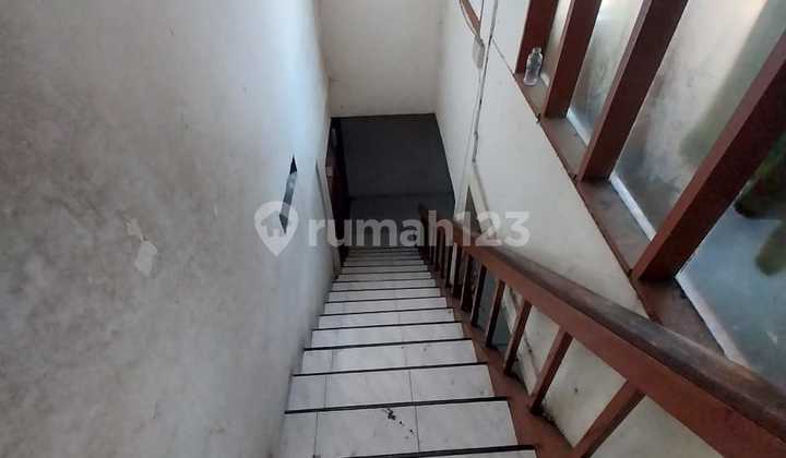 Ratnasari's house in Jl. Moh Hatta Wing, Bandung, is suitable for office and warehouse use. 2