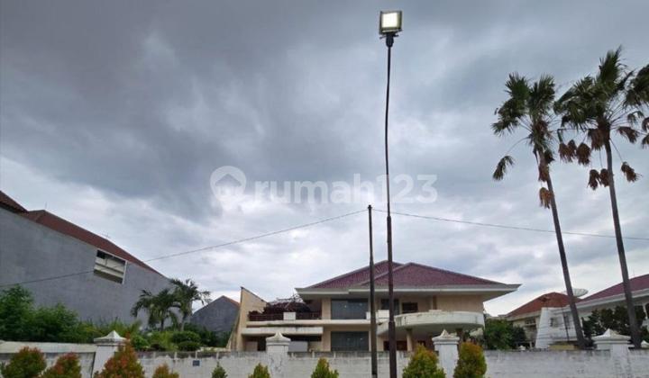 Dharmahusada Indah House STRATEGIC ROW 3 CARS 1