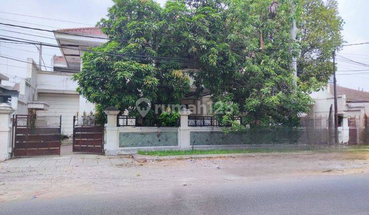 Rumah di Manyar Rejo, Row Lebar 4 Mobil 1