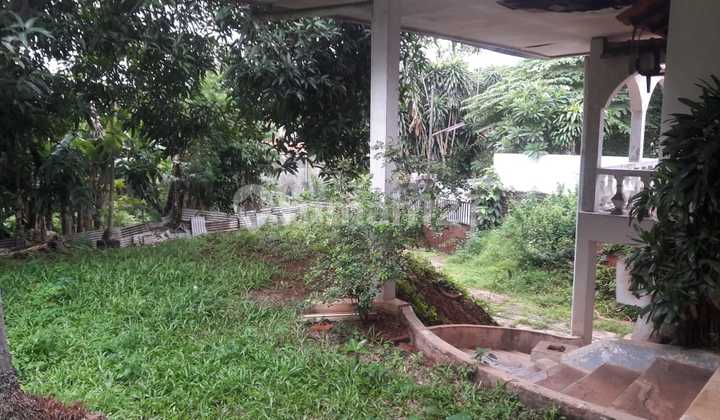 Rumah tua ..daetah strategis...akses 2 muka 2