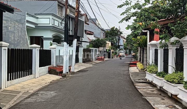 Jual rumah 2 lantai..lokasi strategis fibrawamangun 2