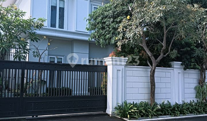 Rumah Mewah Di Area Tenang Jalan Lebar 2