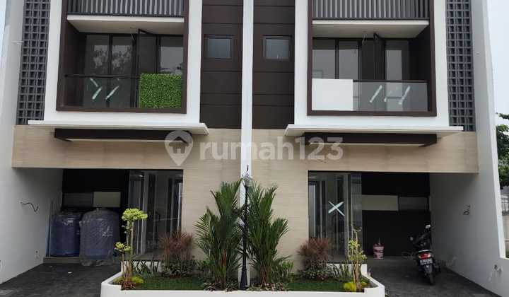Dijual Rumah 2 Lantai Minimalis Komplek Townhouse Avyanna Cibubur 1