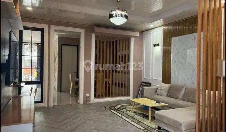 Rumah Cantik Furnished Lokasi Premium di Area Terdepan Citragran. 2