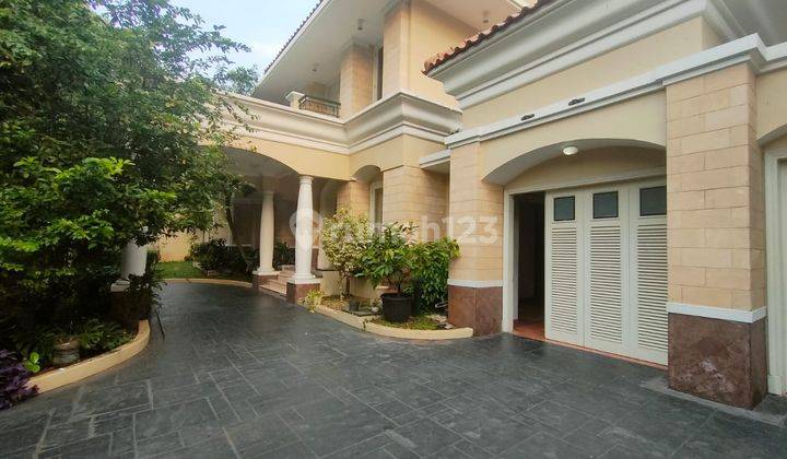 Indah dan Baru Direnovasi Rumah Tapak (Foto Asli) dengan Kolam Renang Pribadi di Pondok Indah 1