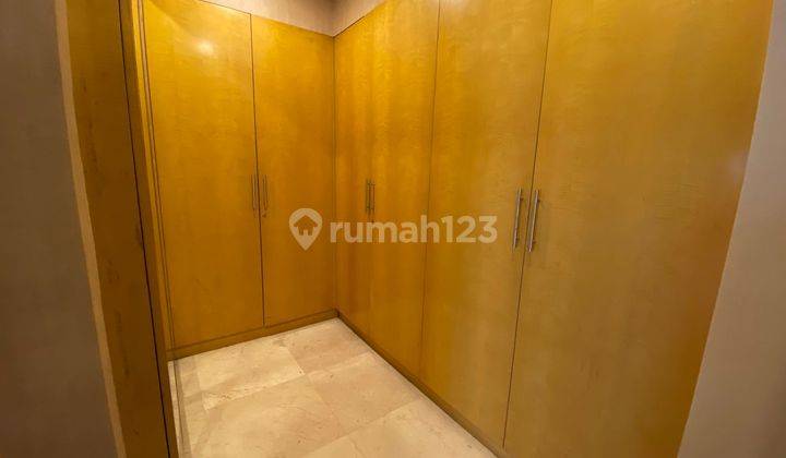 Apartemen Lokasi Prestise 3 BR 165m2 Gross 190sqm Fully Furnished Sangat Terawat, Private Lift di Senayan Residence,  Apartemen Paling Murah