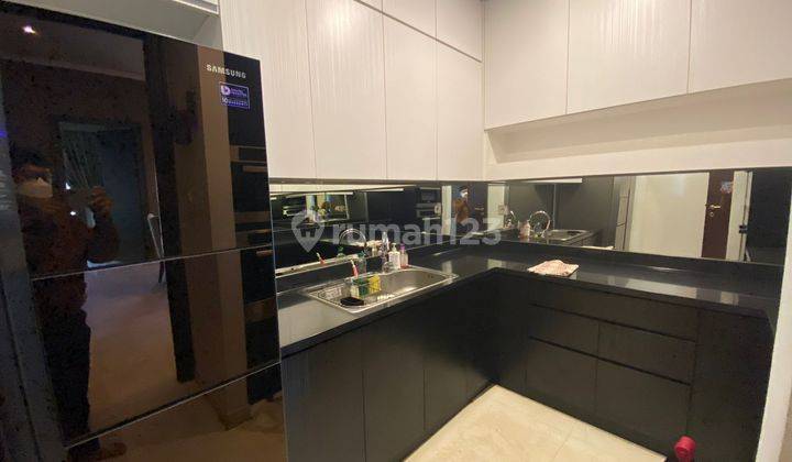 Apartemen Lokasi Prestise 3 BR 165m2 Gross 190sqm Fully Furnished Sangat Terawat, Private Lift di Senayan Residence,  Apartemen Paling Murah