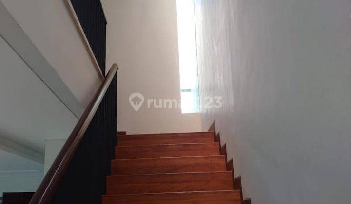 A Nice And Modern Minimalist House, 3 BR 278sqm With Swimming Pool In Cilandak Dua Residence
