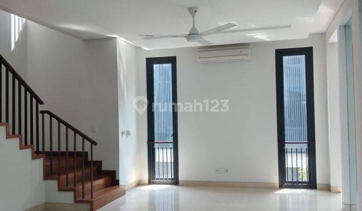 A Nice And Modern Minimalist House, 3 BR 278sqm With Swimming Pool In Cilandak Dua Residence