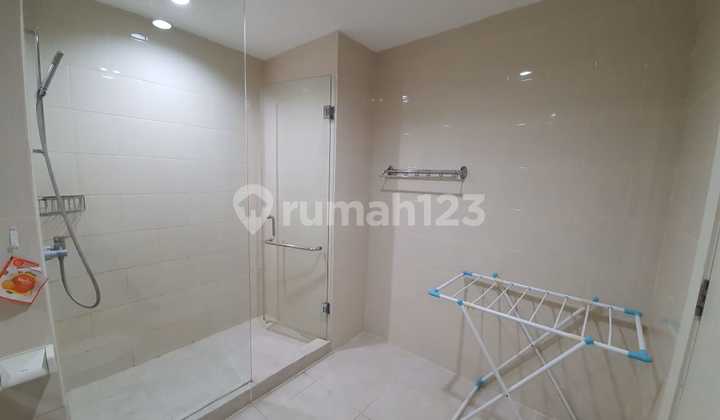 Unit 3 BR View Full Swimming Pool, Lantai Rendah Full Furnished di Casa Grande Residence Kokas,  Apartment
