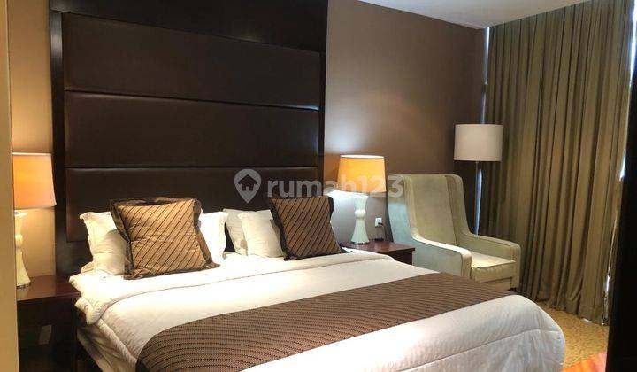 Unit Corner 1 BR + Study Room 101sqm Fully Furnished At Oakwood Premier Cozmo In Mega Kuningan 1