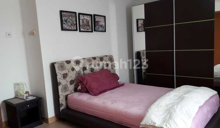 Unit Corner 2BR 166m2 View Taman Hijau, Lantai Rendah Fully Furnished di Apartemen Kemang Jaya