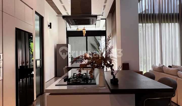 Rumah di Kemang ampera Jakarta selatan 3 Lantai SHM Bagus Sekali Furnished 2