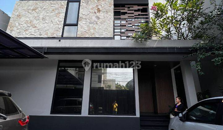 Rumah di Kemang ampera Jakarta selatan 3 Lantai SHM Bagus Sekali Furnished 1