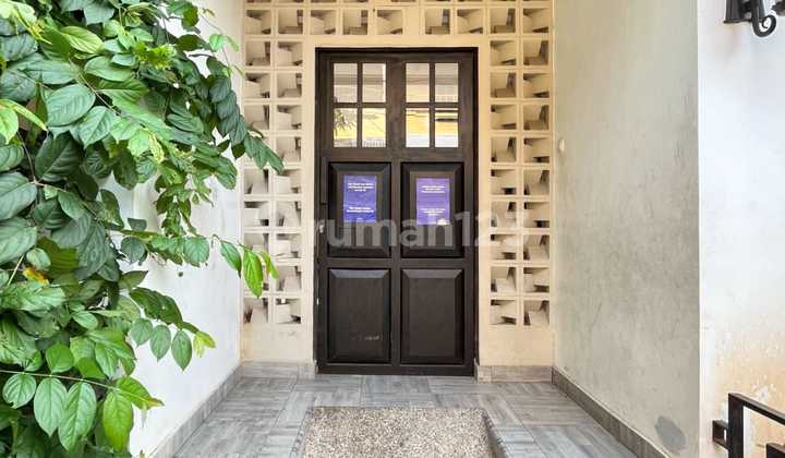 Rumah kost di Kebayoran Lama Jakarta selatan 2 Lantai SHM Bagus Sekali Semi Furnished 2