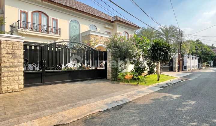 Rumah bergaya design meditteranian dekat tol simatupang ragunan Rumah bergaya design meditteranian dekat tol simatupang ragunan