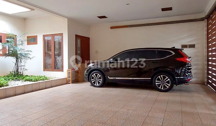 Rumah di Simprug golf senayan Bagus Sekali Semi Furnished SHM 2