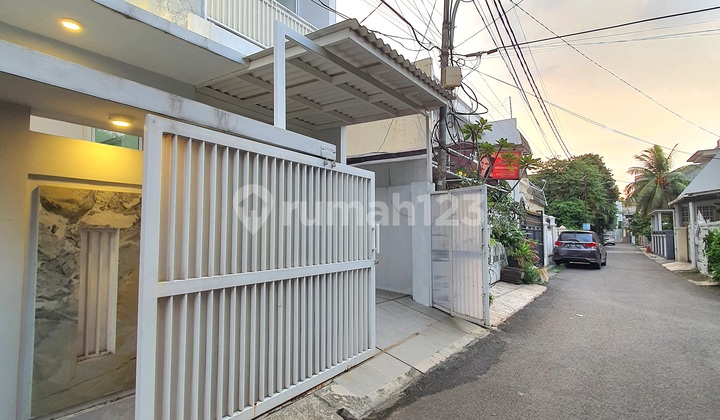 Rumah baru minimalis jalan dua mobil di tebet Jakarta Selatan  2
