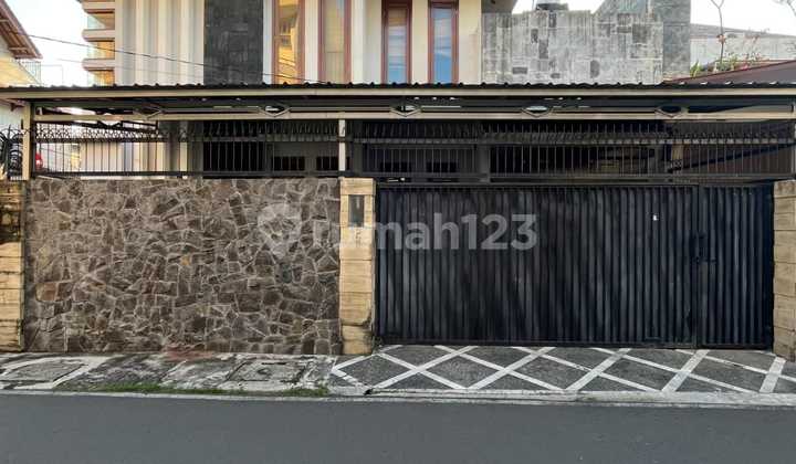 Rumah modern Minimalis layak huni area blok m kebayoran baru 