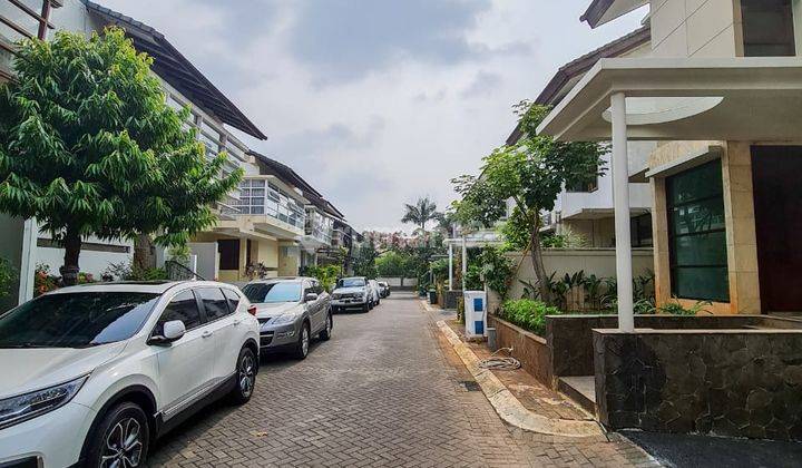 Townhouse One Gate System Prime Location Kemang Raya  1