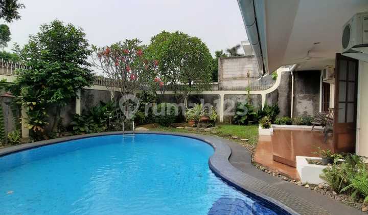 Rumah klassik 1 lantai private pool cipete Rumah klassik 1 lantai private pool cipete