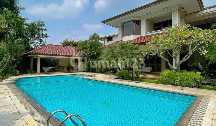 Rumah di Pondok indah Jakarta Selatan view bukit golf