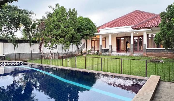 Rumah Bangunan 1 lantai layak huni area Kemang dalam 