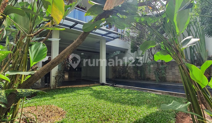 Modern Tropical House Kemang Dalam 2