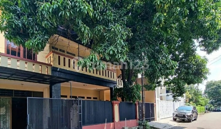 Rumah jalan 2 mobil lebar Lokasi premium Tebet 