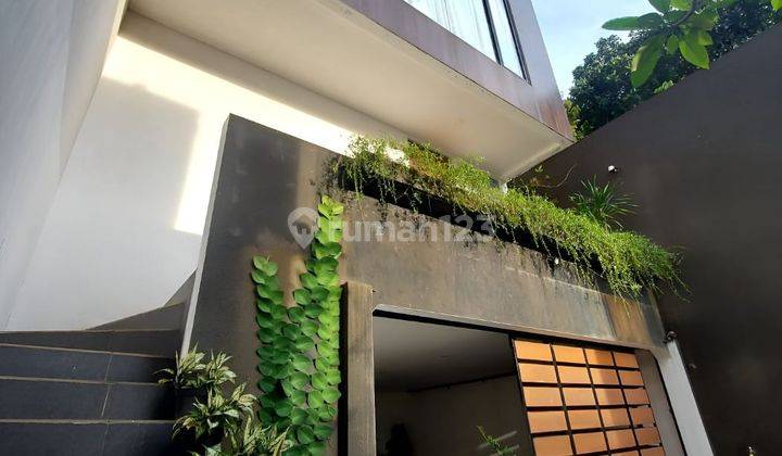 Rumah bagus modern design minimalis ada rooftop Jagakarsa dekat ragunan 1