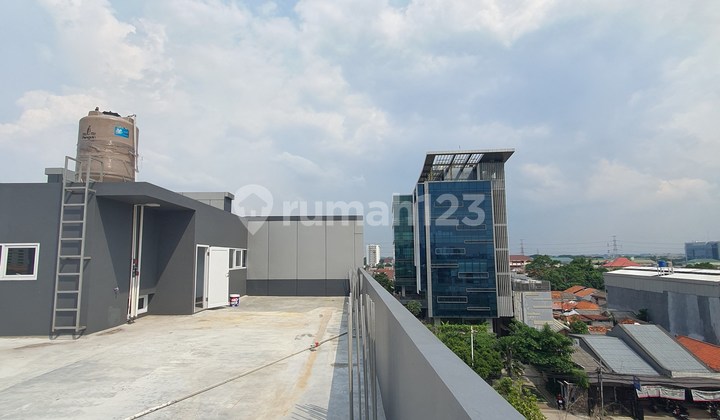 Gedung baru 4.1/2 Lantai siap pakai di Jakarta  24