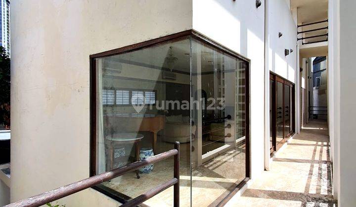 Rumah 2 Lantai Bagus di Menteng Jakarta Pusat SHM 2