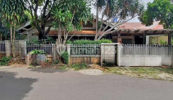 Rumah Dalam Kompleks Dekat Sekolah Prancis Cipete