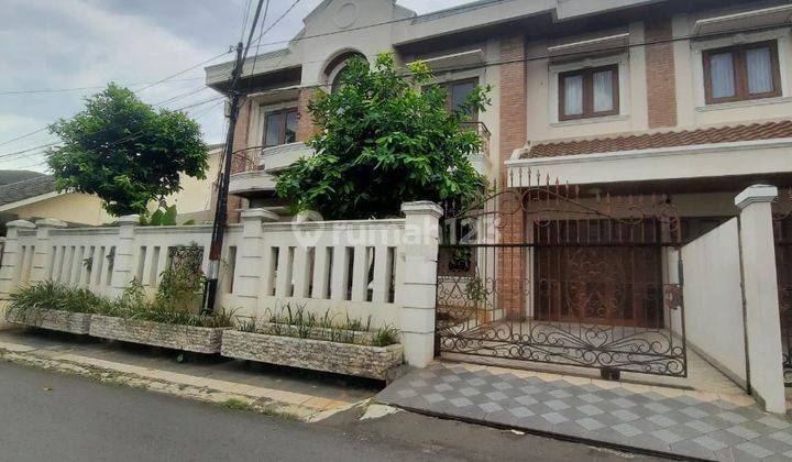 Rumah Bangunan kokoh modern Cipete dekat MRT 1