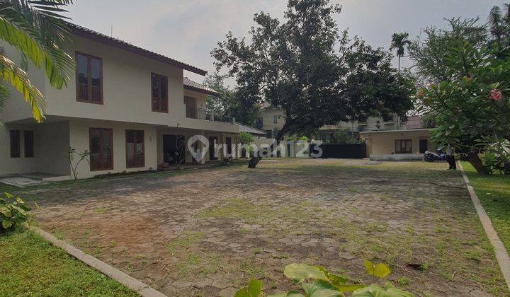 Rumah Klassik Halaman Luas Siap Huni Kemang 1