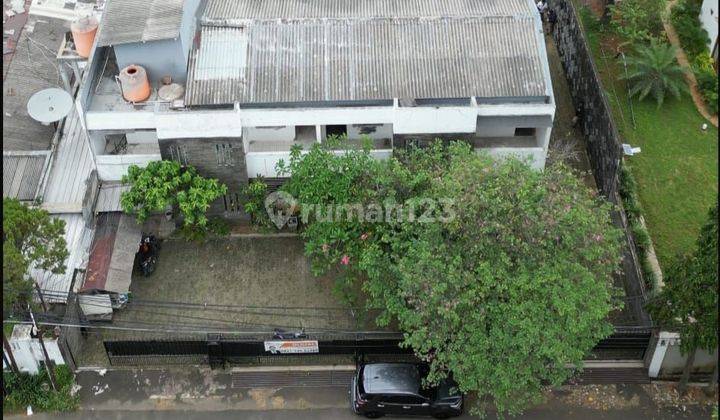 Rumah Bangunan 2 lantai jalan lebar di kemang  1