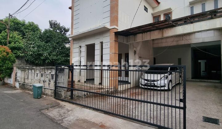 Rumah Bangunan modern Minimalis cilandak