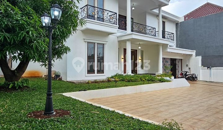 Rumah Baru private pool Parkir bisa 10 mobil di Cilandak 