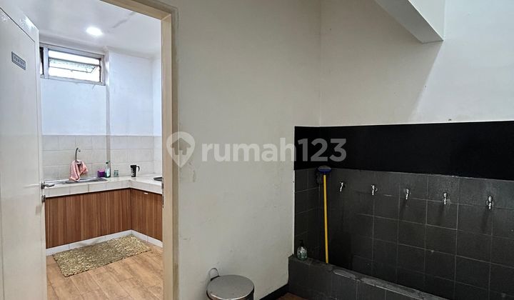 Gedung murah bawah njop  di Pasar minggu Jakarta Selatan 