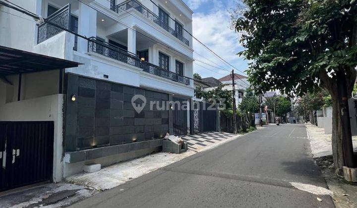 Rumah Baru Modern Klassik Private Lift Dan Private Pool 2