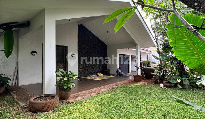 Rumah Kemang Dalam Bangunan 1 Lantai Row Jalan Lebar
