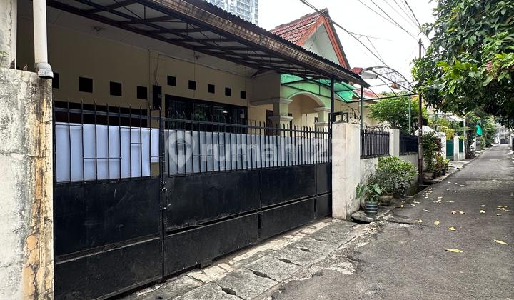 Tranquil Residential House Near West Tebet Market