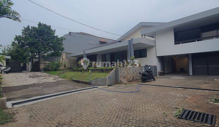 Rumah Lingkungan Asri Parkiran 12 Mobil Kemang  2