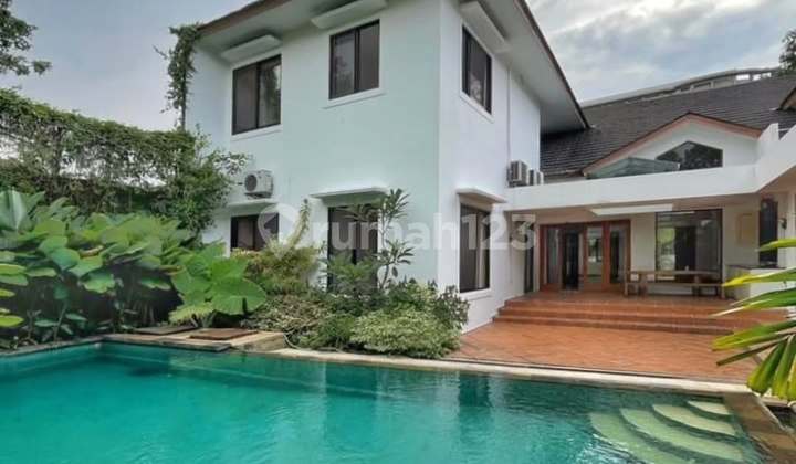Rumah Bagus Siap Huni Private Pool Kemang
